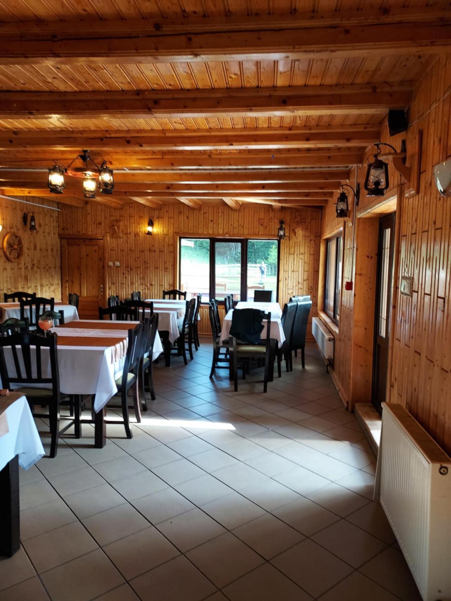 Pensiunea La Taverna Traisteni Екстер'єр фото