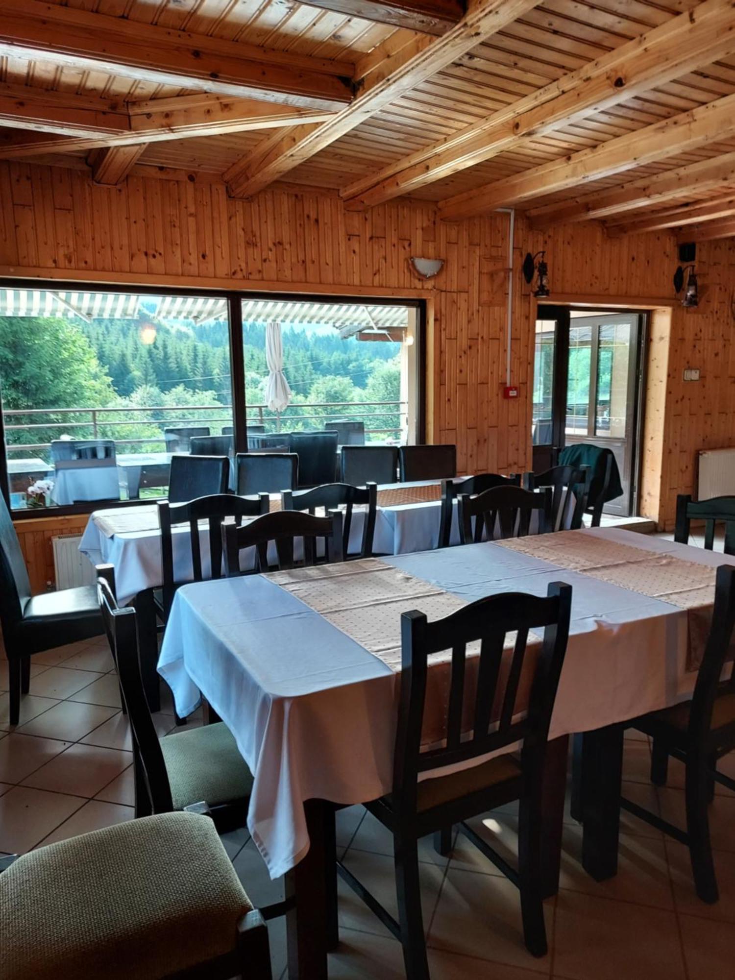 Pensiunea La Taverna Traisteni Екстер'єр фото