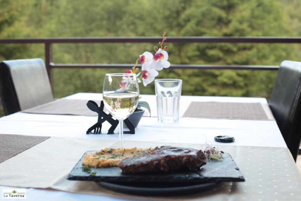 Pensiunea La Taverna Traisteni Екстер'єр фото