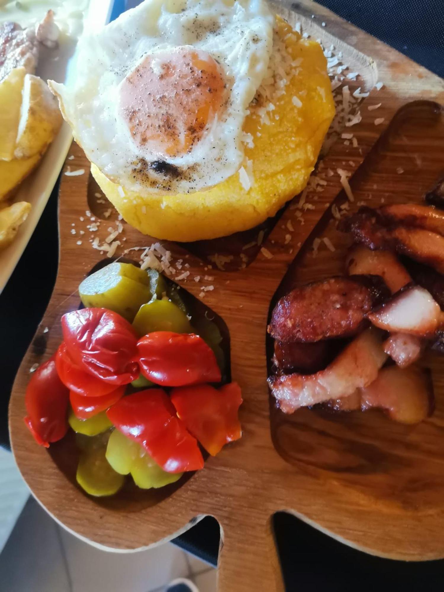 Pensiunea La Taverna Traisteni Екстер'єр фото