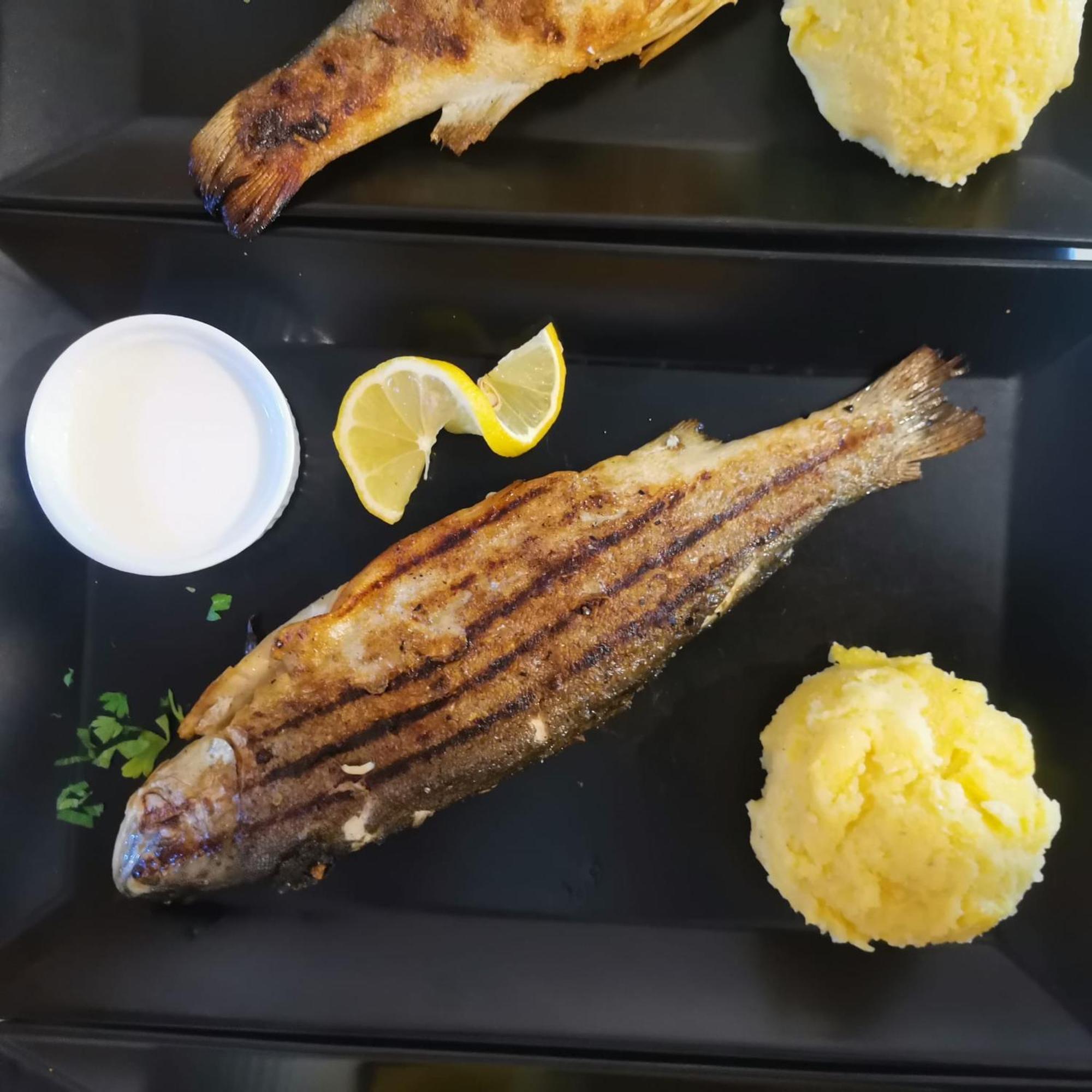 Pensiunea La Taverna Traisteni Екстер'єр фото
