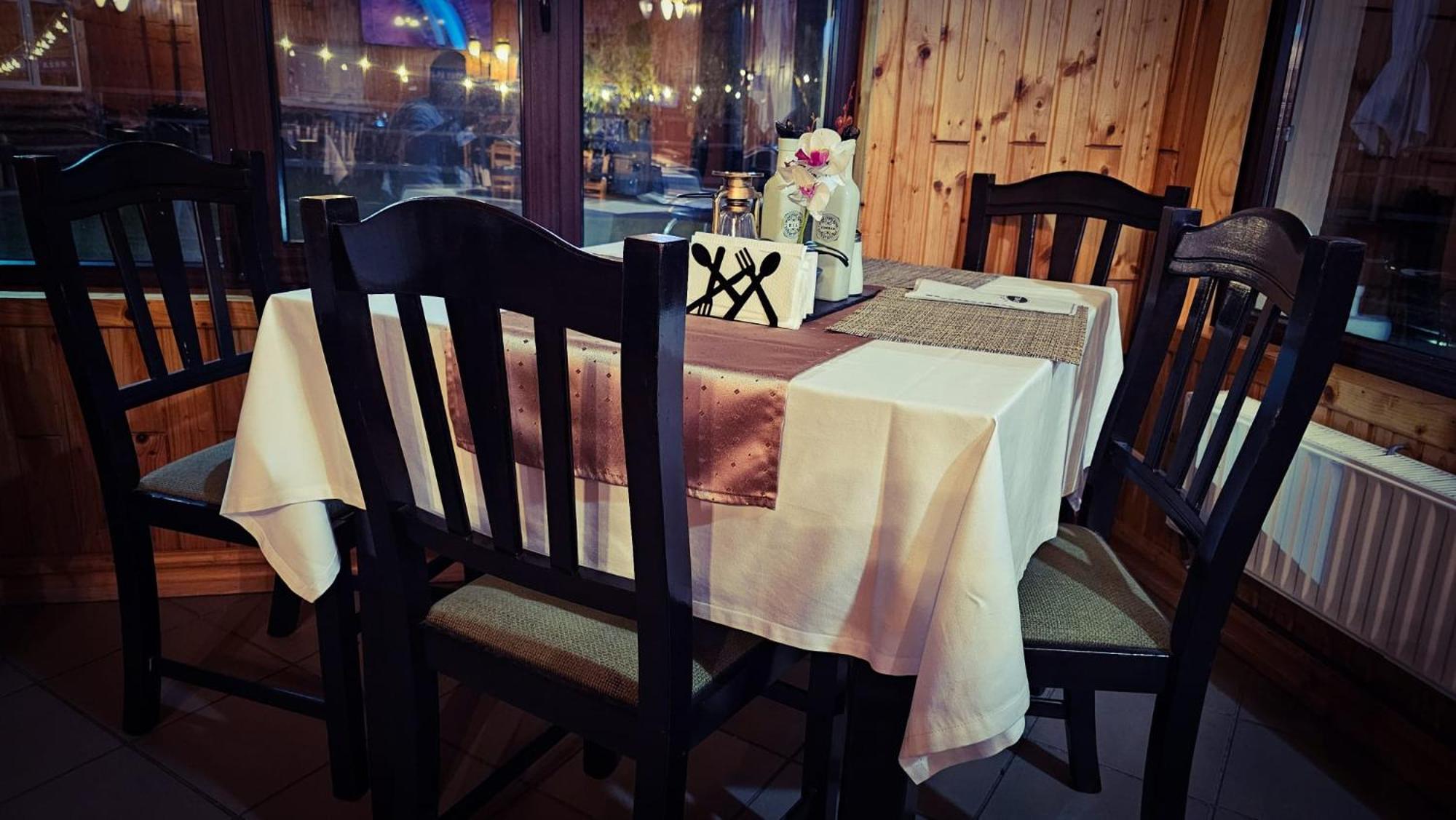 Pensiunea La Taverna Traisteni Екстер'єр фото