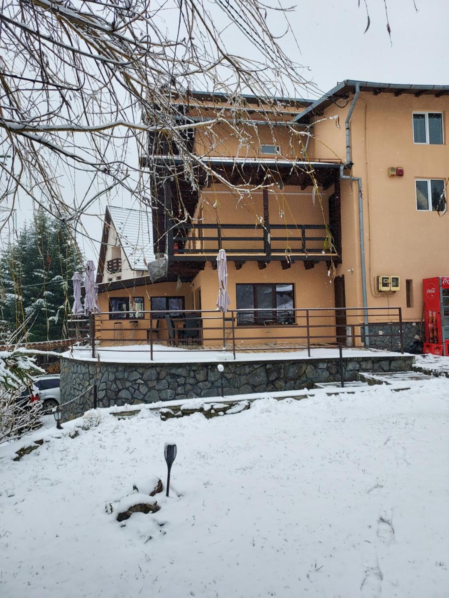 Pensiunea La Taverna Traisteni Екстер'єр фото